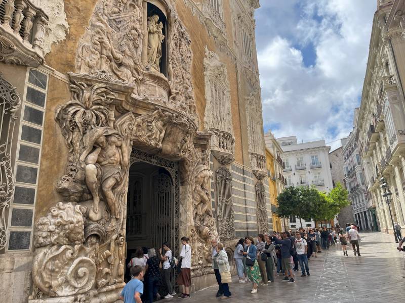 Entrada al Museo Nacional de Cerámica y Artes Suntuarias «González Martí» 