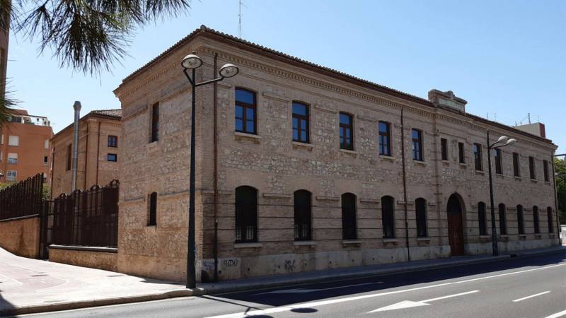 La antigua cárcel, sita en el paseo de la Petxina, fue construida entre 1922 y 1925