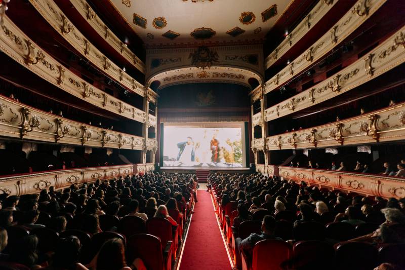 Antier noche, debut en el llargmetratge d?Alberto Martín Menacho, guanya el premi de la secció Òrbites
