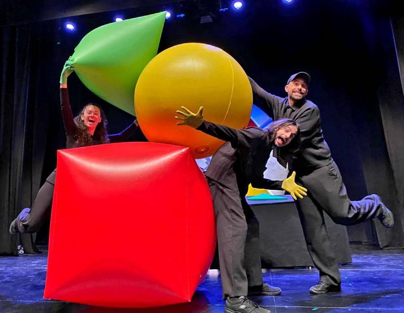 La veterana companyia valenciana presenta el seu nou espectacle per a la infància inspirat en Joan Miró, Yayoi Kusama i Jeff Koons, una de les estrenes de la temporada del projecte teatral de la Diputació de València