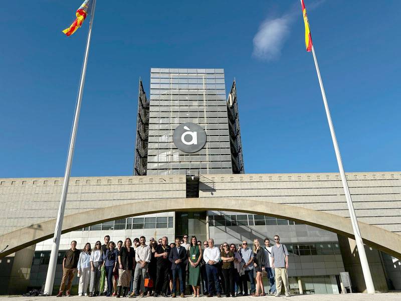 Héctor Serrano, Premi Nacional de Disseny 2024, ha acompanyat al grup de dissenyadors i dissenyadors d