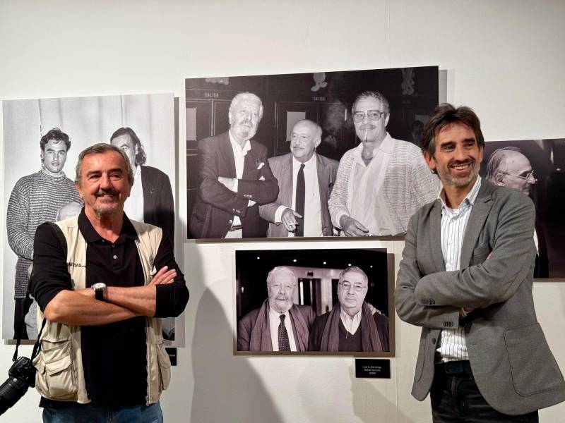 La exposición propone un viaje por la vida de Fran Vivó  y se compone de fotografías de pequeño y gran formato, material audiovisual y mobiliario