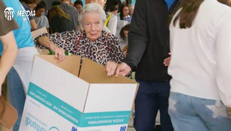 Isabel Muñoz Collado es una de las voluntarias que colabora en Mestalla